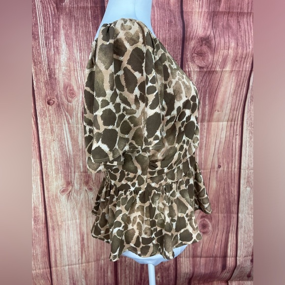 Sofia Jeans by Sofia Vergara V-neck flutter sleeve top animal print size M - Picture 5 of 15
